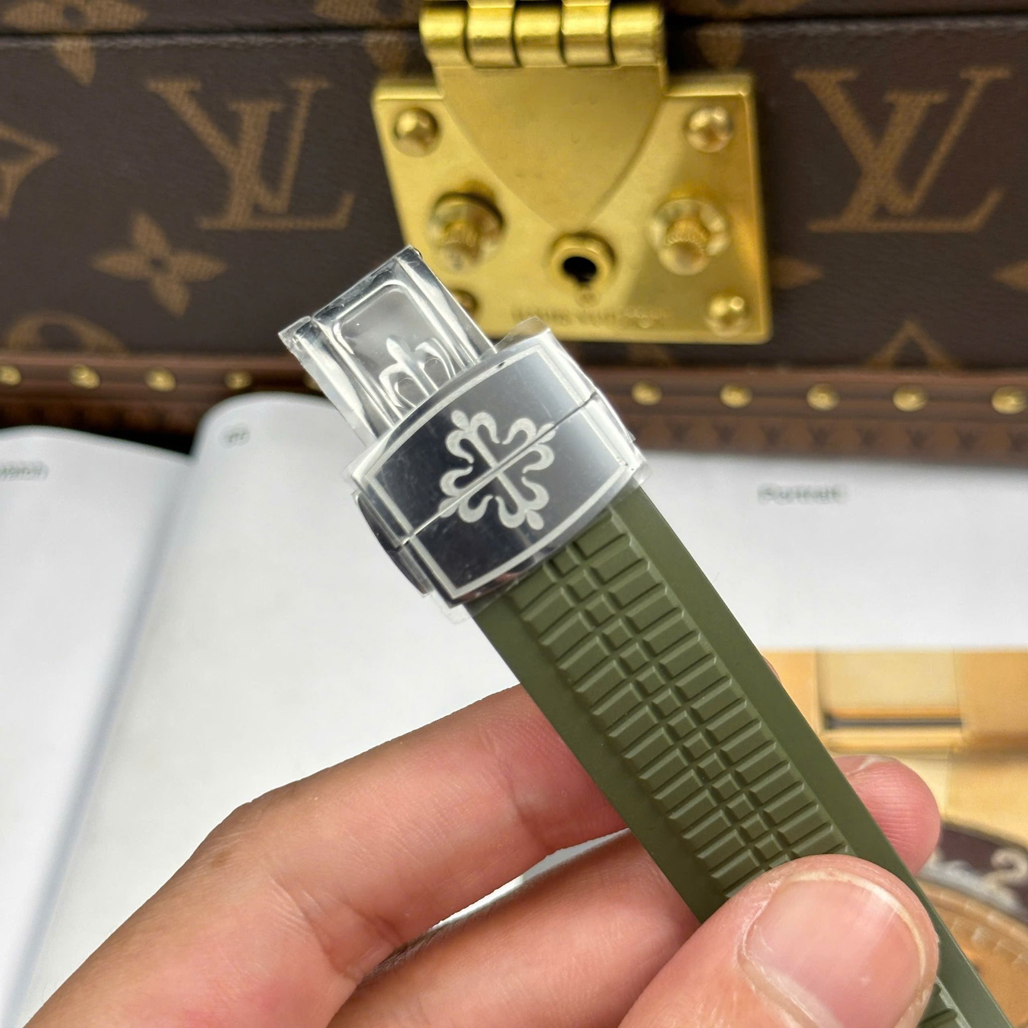 patek philippe aquanaut 42mm grün rubber strap patek philippe aquanaut 42mm grün rubber strap