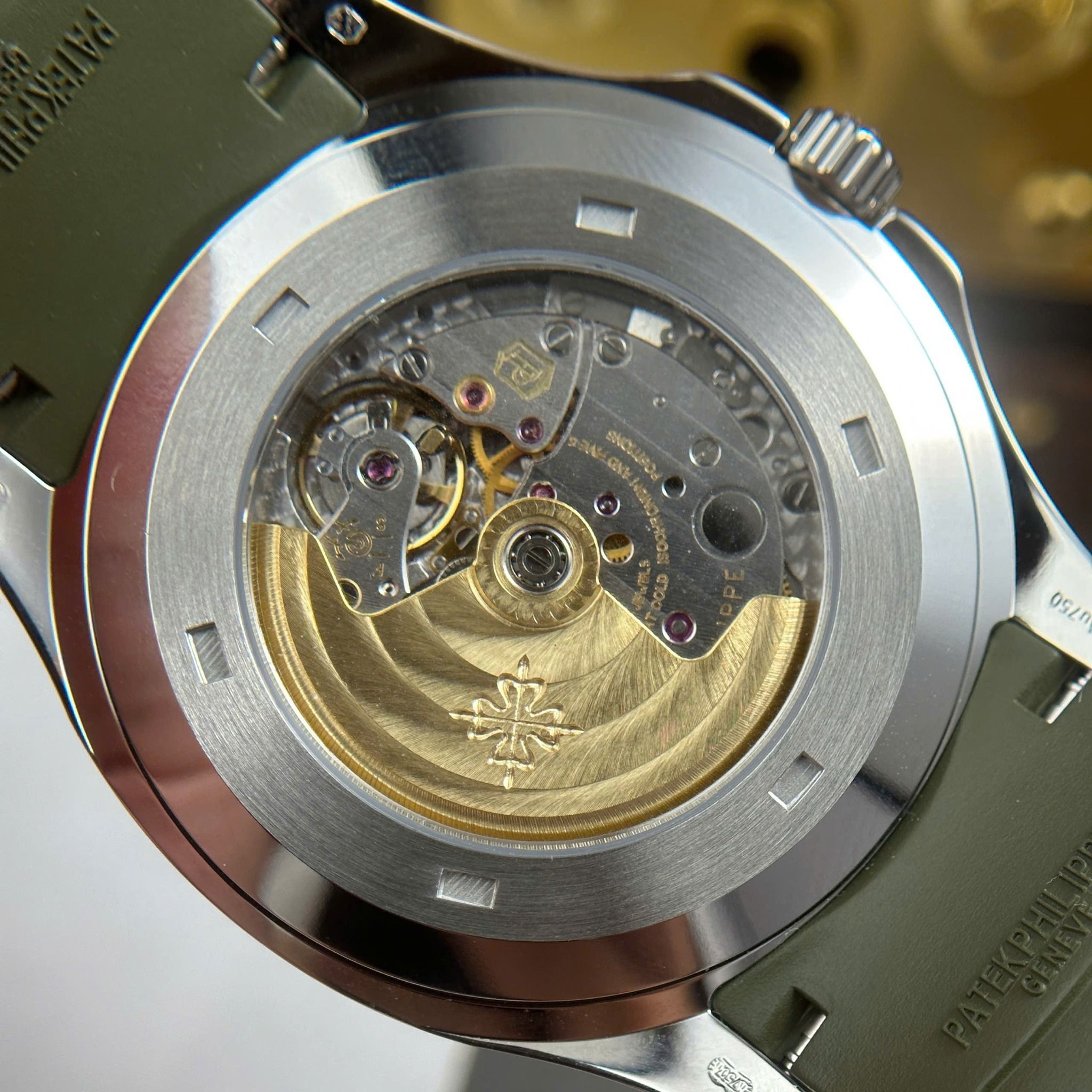 patek philippe aquanaut 42mm grün rubber strap patek philippe aquanaut 42mm grün rubber strap
